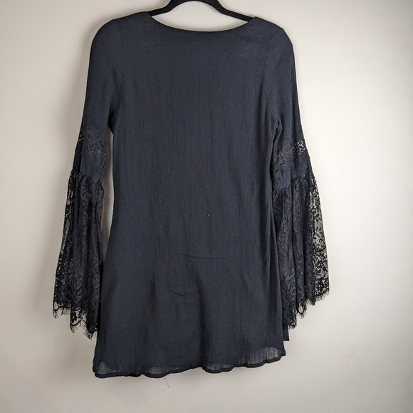 L Space cotton black bell sleeve and lace kaftan top - Picture 4 of 11